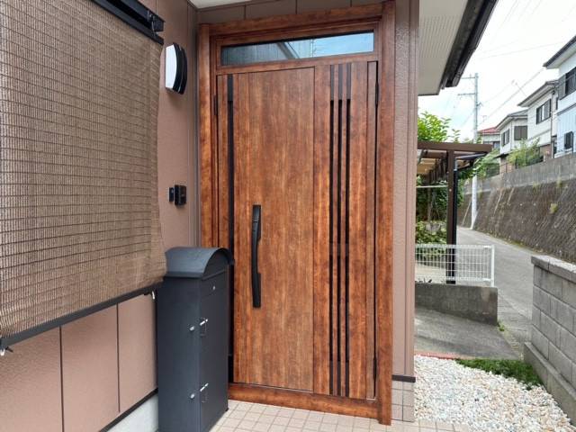 城南タイヘイの玄関ドアが新しく生まれ変わりました！の施工後の写真1