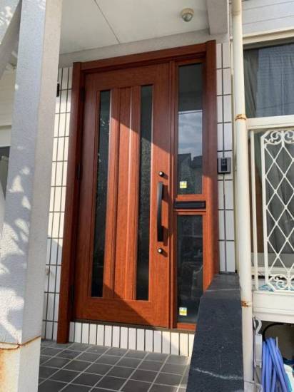 城南タイヘイの玄関ドア　リシェント　カバー工法施工事例写真1