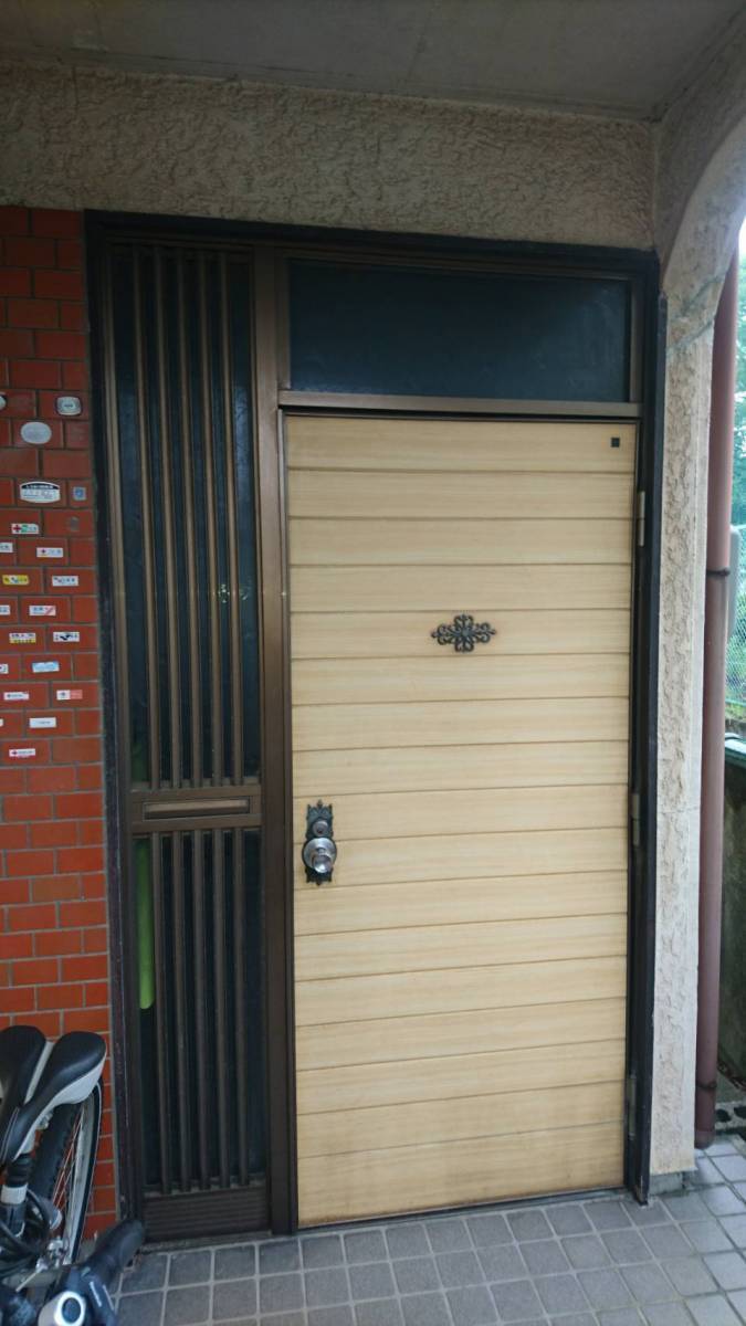 原金物サッシセンター 北名古屋の玄関ドア取替の施工前の写真1