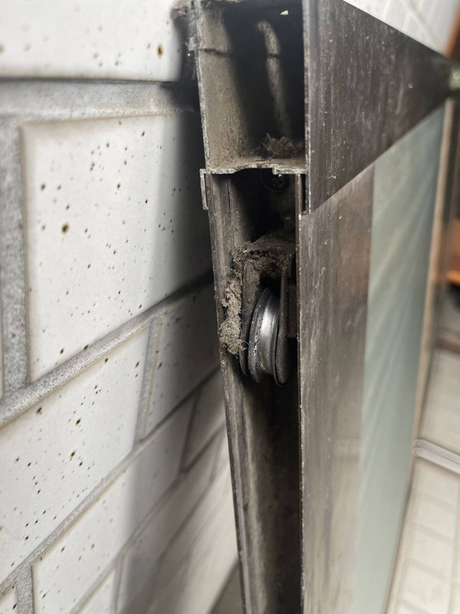 原金物サッシセンター 北名古屋の玄関引戸のカギがかけづらいの施工前の写真3