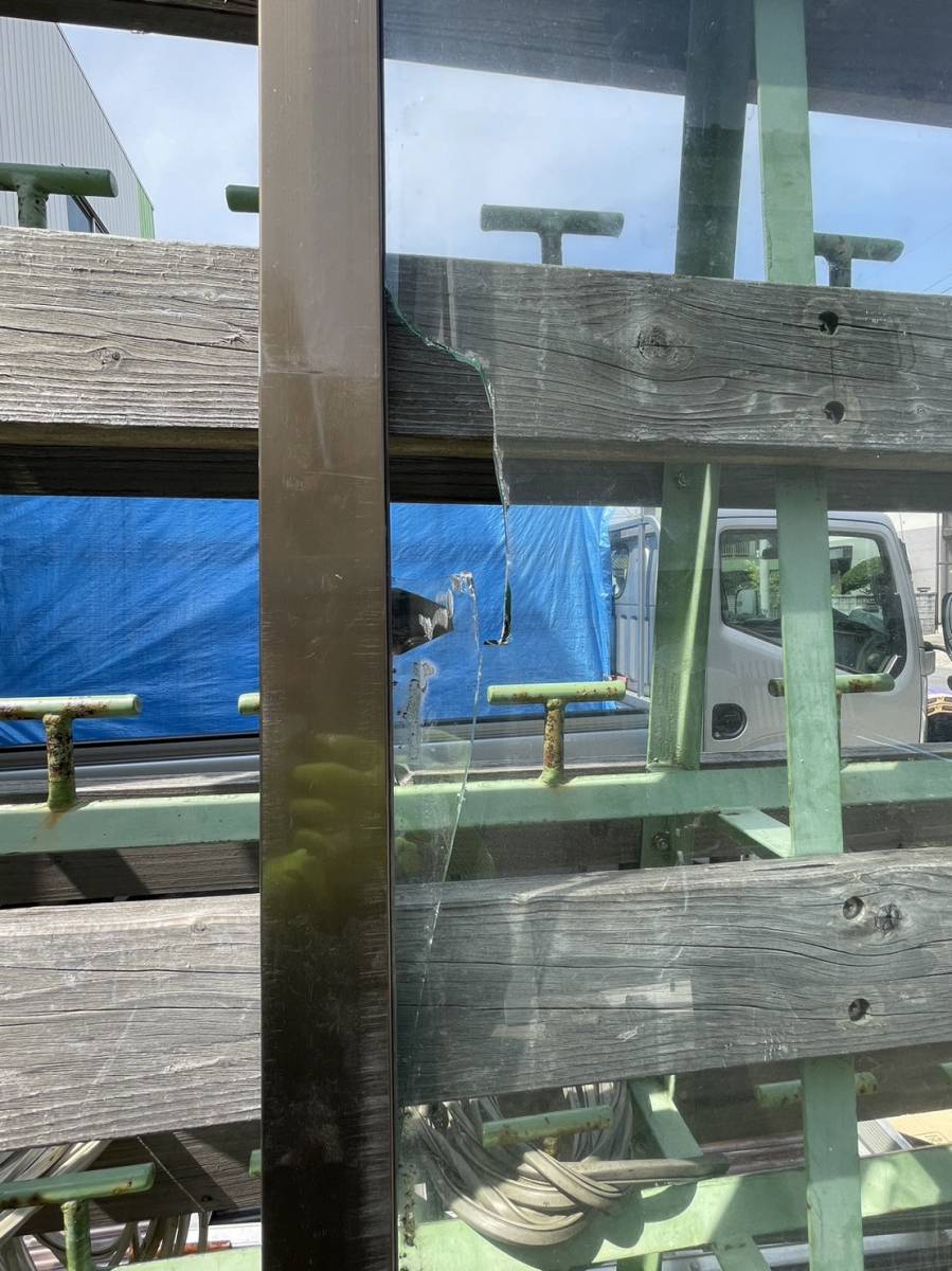原金物サッシセンター 北名古屋のカギを掛けてしまって家の中に入れなかったので、自分で割ってしまった…の施工前の写真1