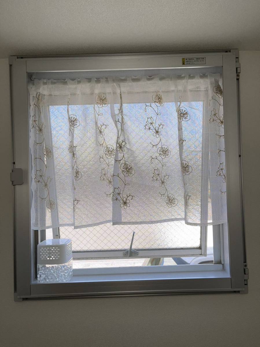 原金物サッシセンター 北名古屋のトイレの小窓に網戸を付けたいなの施工後の写真2