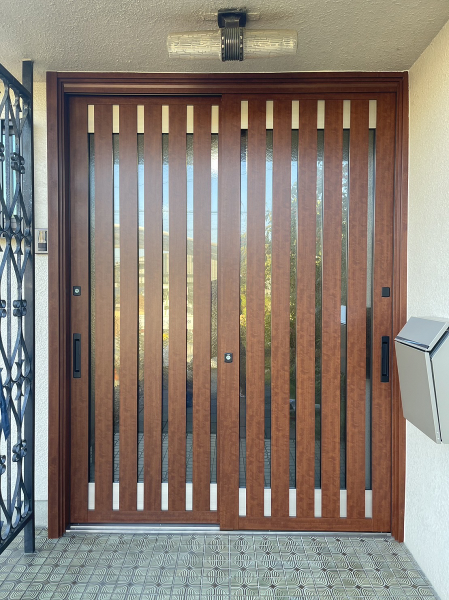 原金物サッシセンター 北名古屋の玄関ドアを引戸に変身の施工後の写真1
