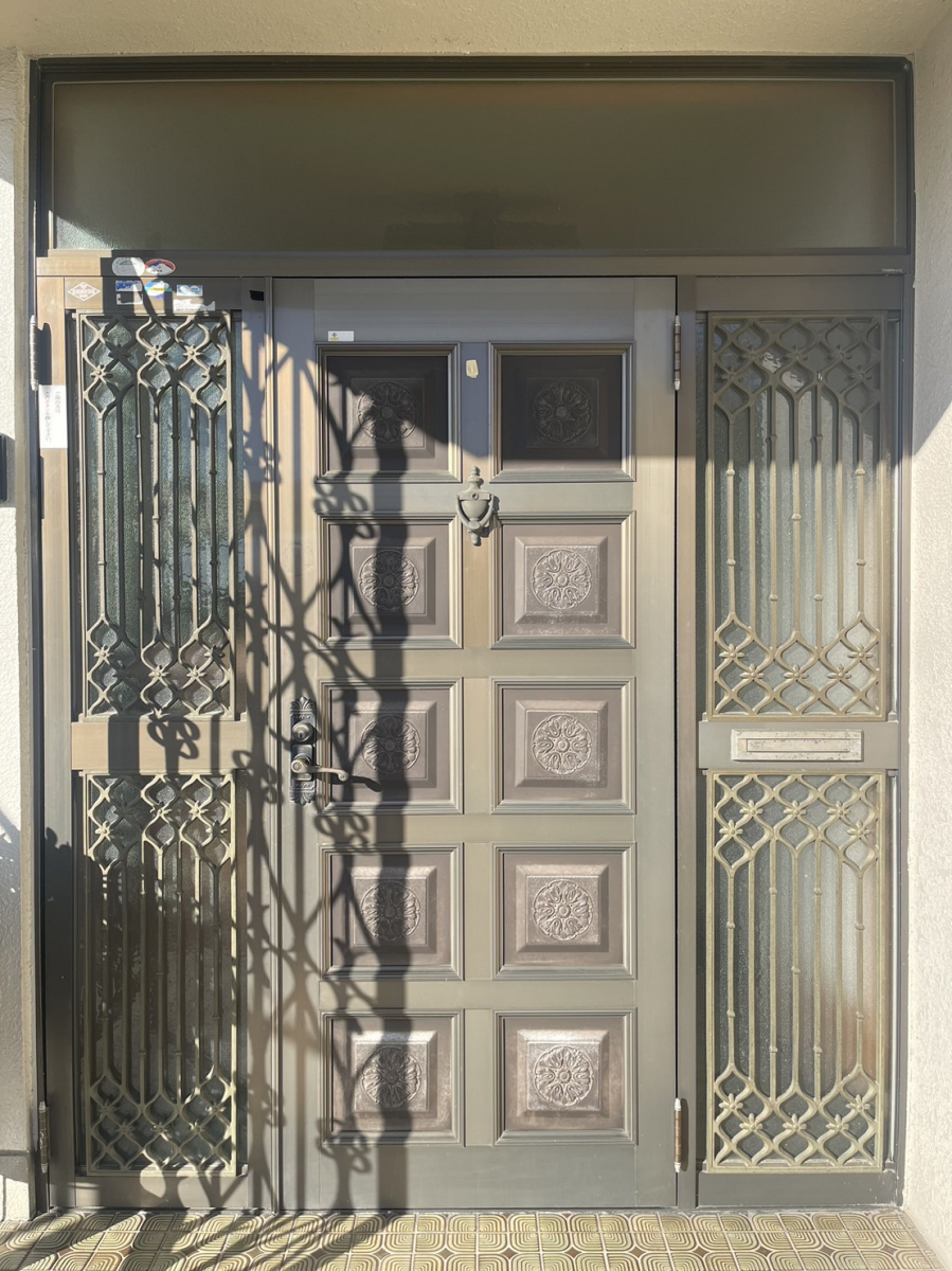 原金物サッシセンター 北名古屋の玄関ドアを引戸に変身の施工前の写真1