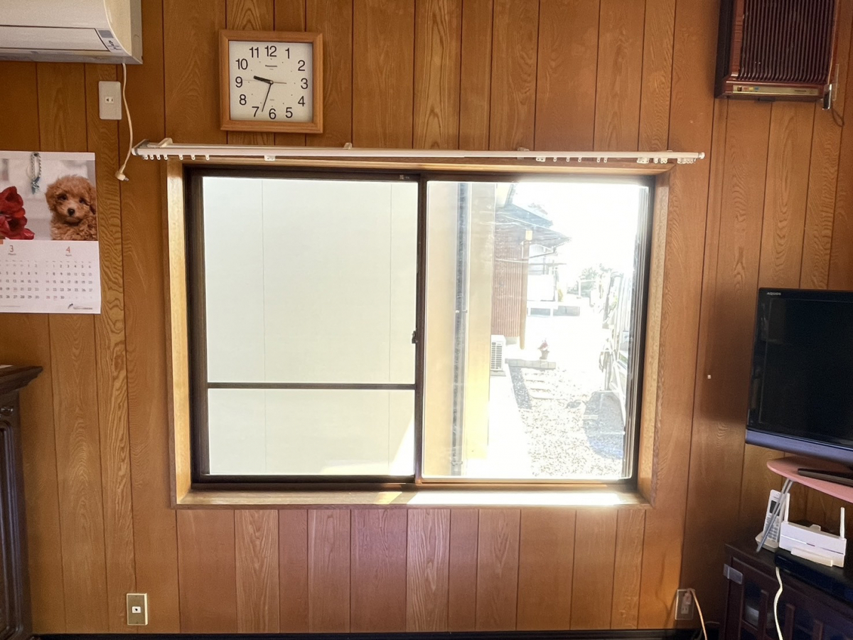原金物サッシセンター 北名古屋の部屋が寒くて困ったな～　そうだ！　内窓をつけようの施工前の写真2