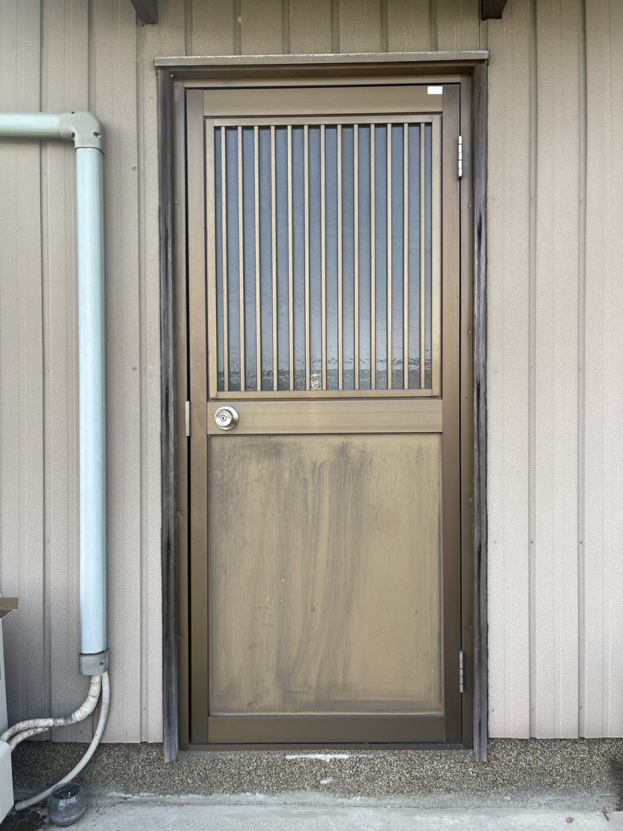 原金物サッシセンター 北名古屋の防犯対策でドアを取り替えの施工前の写真1
