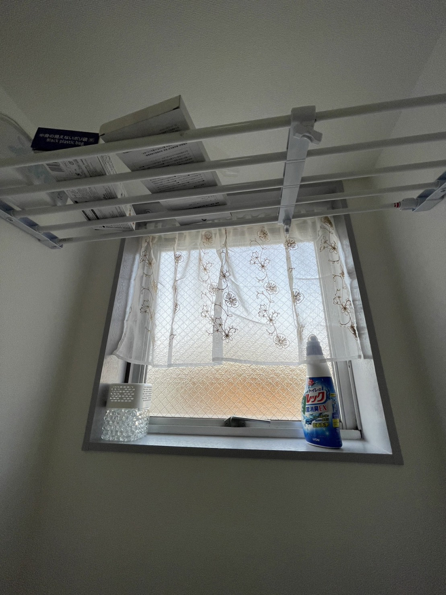 原金物サッシセンター 北名古屋のトイレの小窓に網戸をつけたいなの施工前の写真1