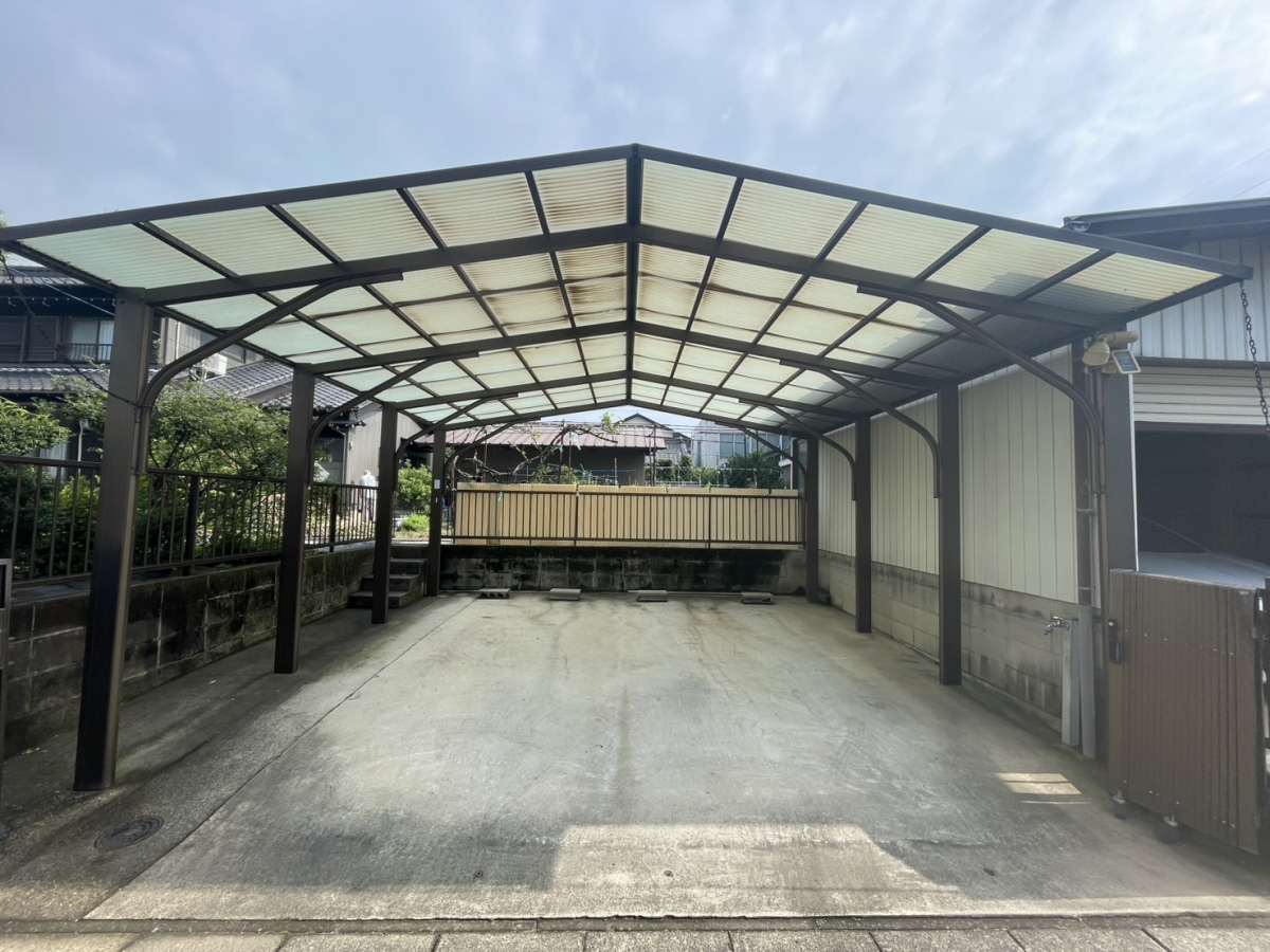 原金物サッシセンター 北名古屋のカーポートの屋根材を張り替えました!の施工前の写真3