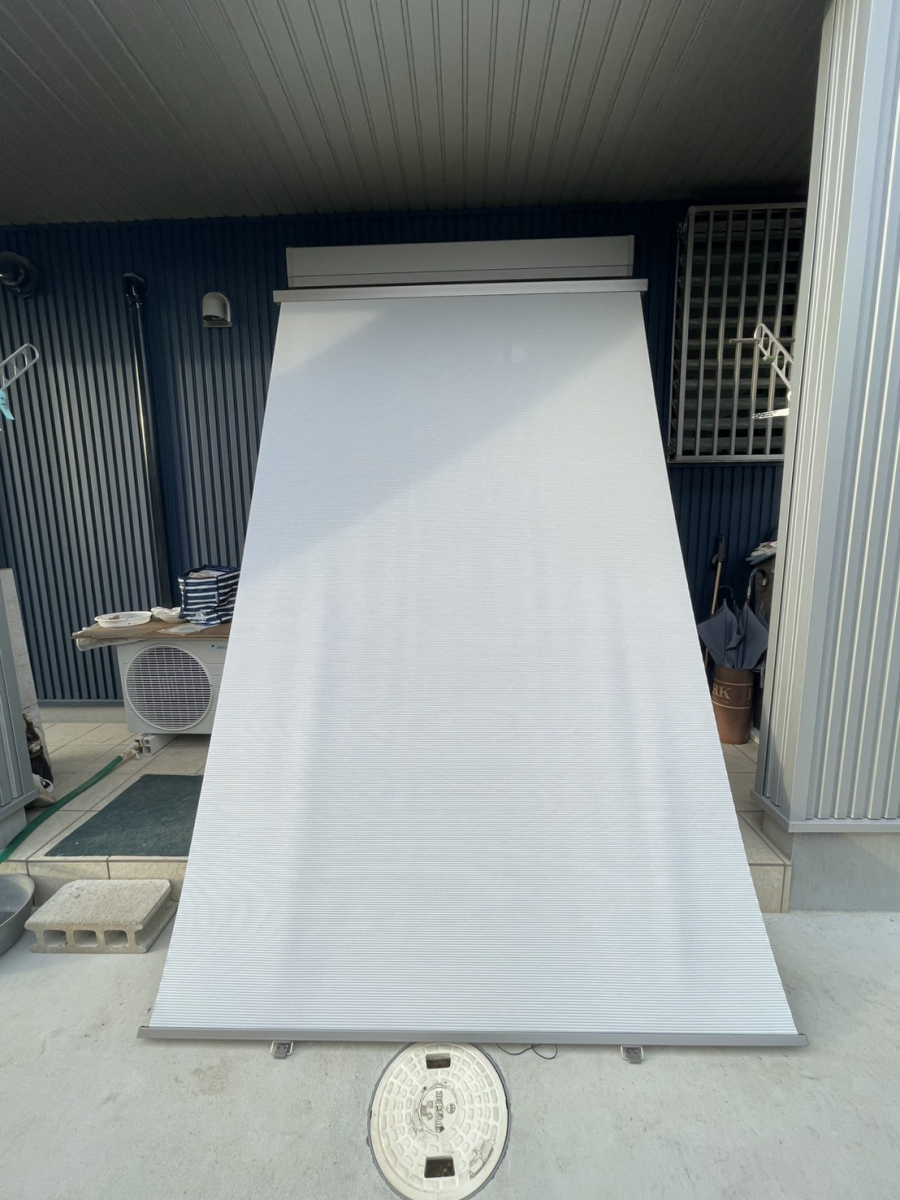 原金物サッシセンター 北名古屋の掃き出し窓にLIXIL「スタイルシェード」を設置!日差しと雨の悩みを解決の施工後の写真1