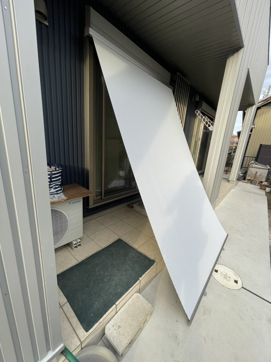 原金物サッシセンター 北名古屋の掃き出し窓にLIXIL「スタイルシェード」を設置!日差しと雨の悩みを解決の施工後の写真2