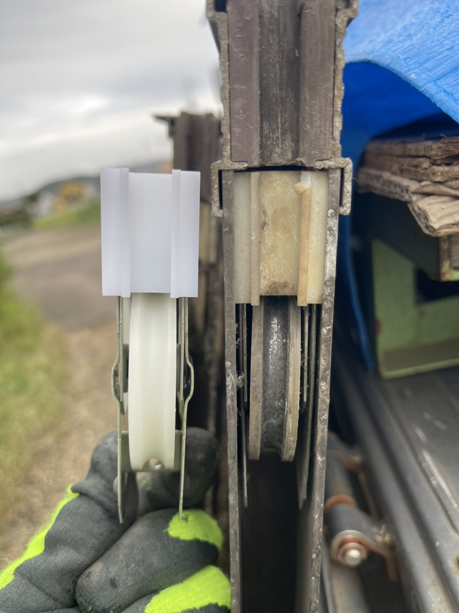 原金物サッシセンター 北名古屋の40年超のお宅の玄関、開閉と施錠の不具合を解消!の施工前の写真2