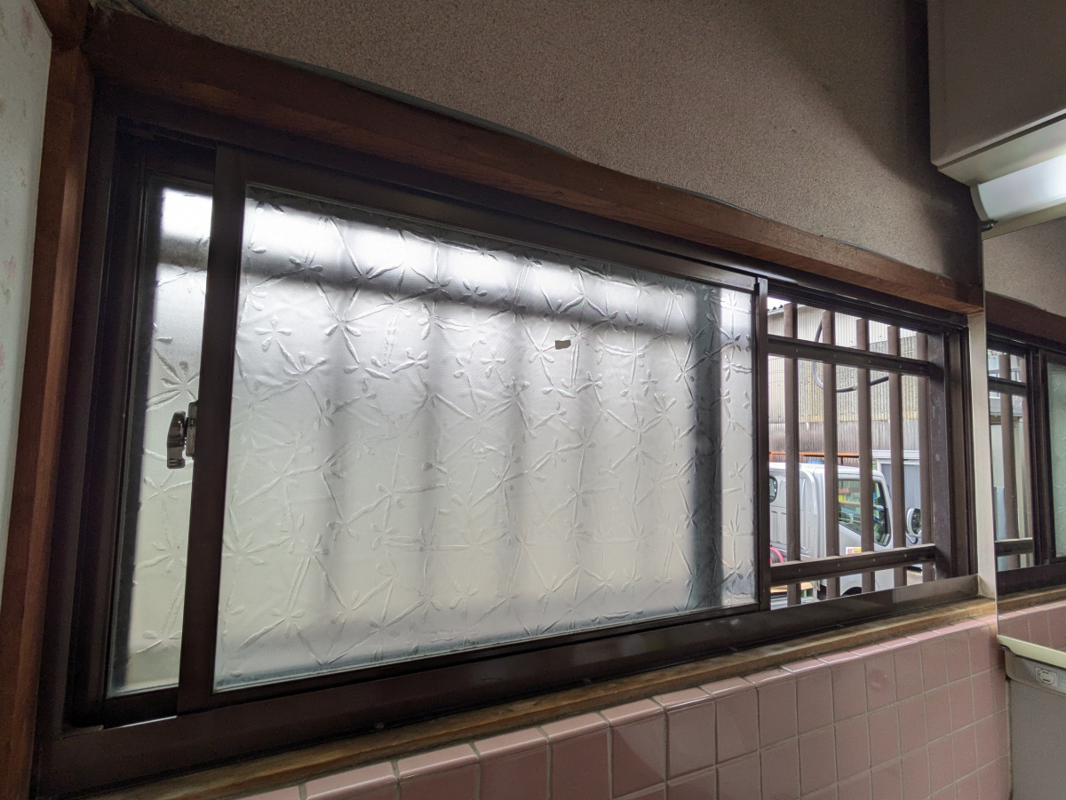 原金物サッシセンター 北名古屋のリピーター様からのご依頼！ 浴室・洗面所・トイレの寒さを内窓で解消しました！の施工前の写真2