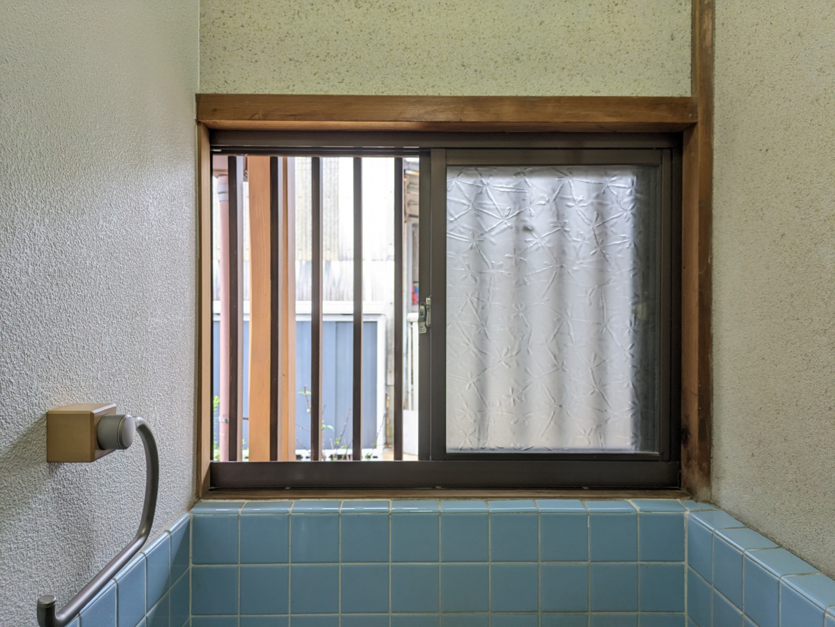 原金物サッシセンター 北名古屋のリピーター様からのご依頼！ 浴室・洗面所・トイレの寒さを内窓で解消しました！の施工前の写真3