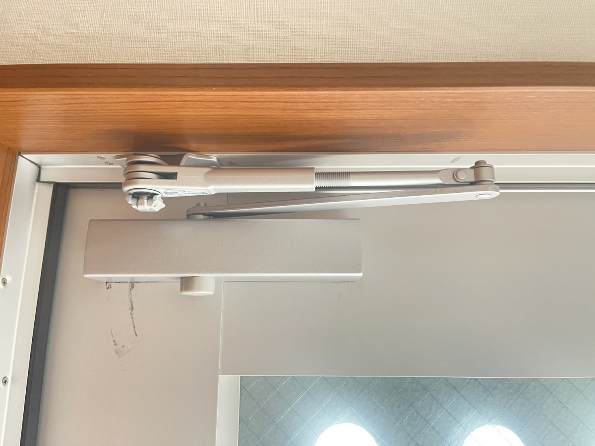 原金物サッシセンター 北名古屋の玄関ドアクローザー取替にいってきましたの施工後の写真1