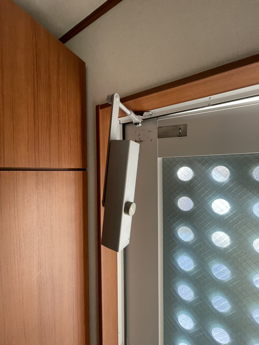 原金物サッシセンター 北名古屋の玄関ドアクローザー取替にいってきましたの施工前の写真1