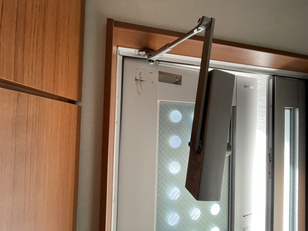 原金物サッシセンター 北名古屋の玄関ドアクローザー取替にいってきましたの施工前の写真2