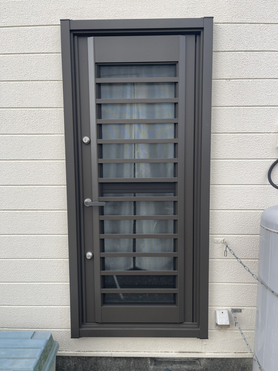 原金物サッシセンター 北名古屋の勝手口ドアからすき間風が入って、キッチンがとっても寒いの施工後の写真1