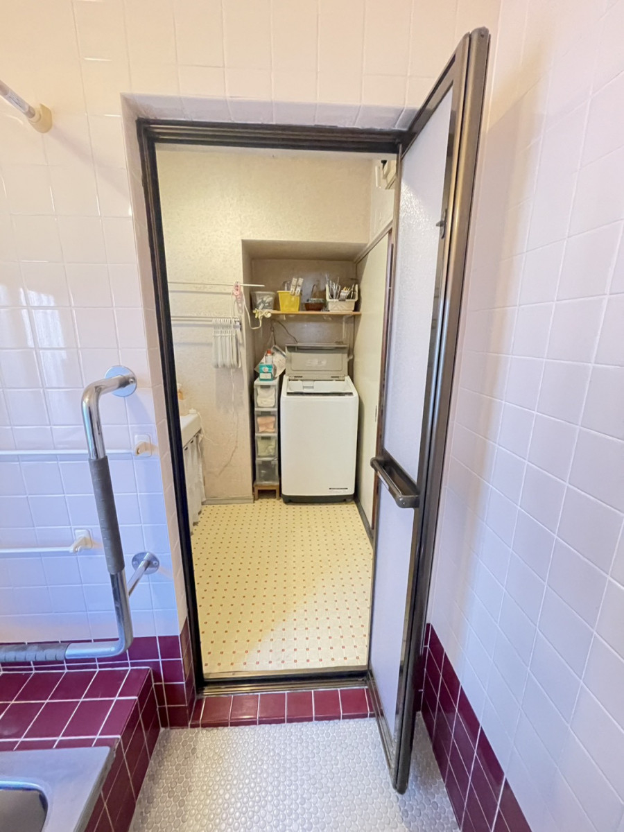 原金物サッシセンター 北名古屋のお風呂のドアが外れてしまいハマらなくなってしまったの施工後の写真1