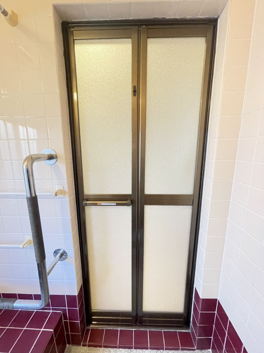 原金物サッシセンター 北名古屋のお風呂のドアが外れてしまいハマらなくなってしまったの施工後の写真2