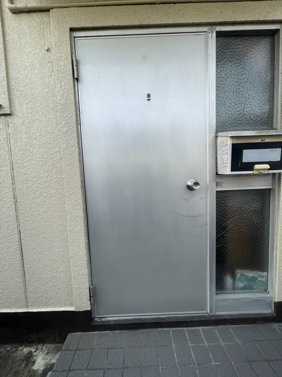 原金物サッシセンター 北名古屋のカーテンが揺れるほどのすきま風を解決！の施工前の写真1