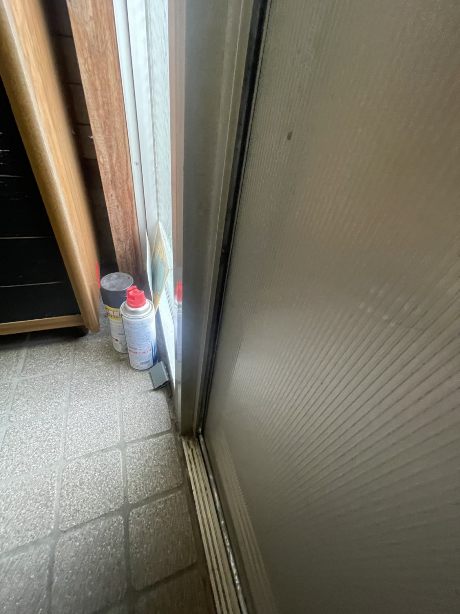 原金物サッシセンター 北名古屋のカーテンが揺れるほどのすきま風を解決！の施工前の写真3