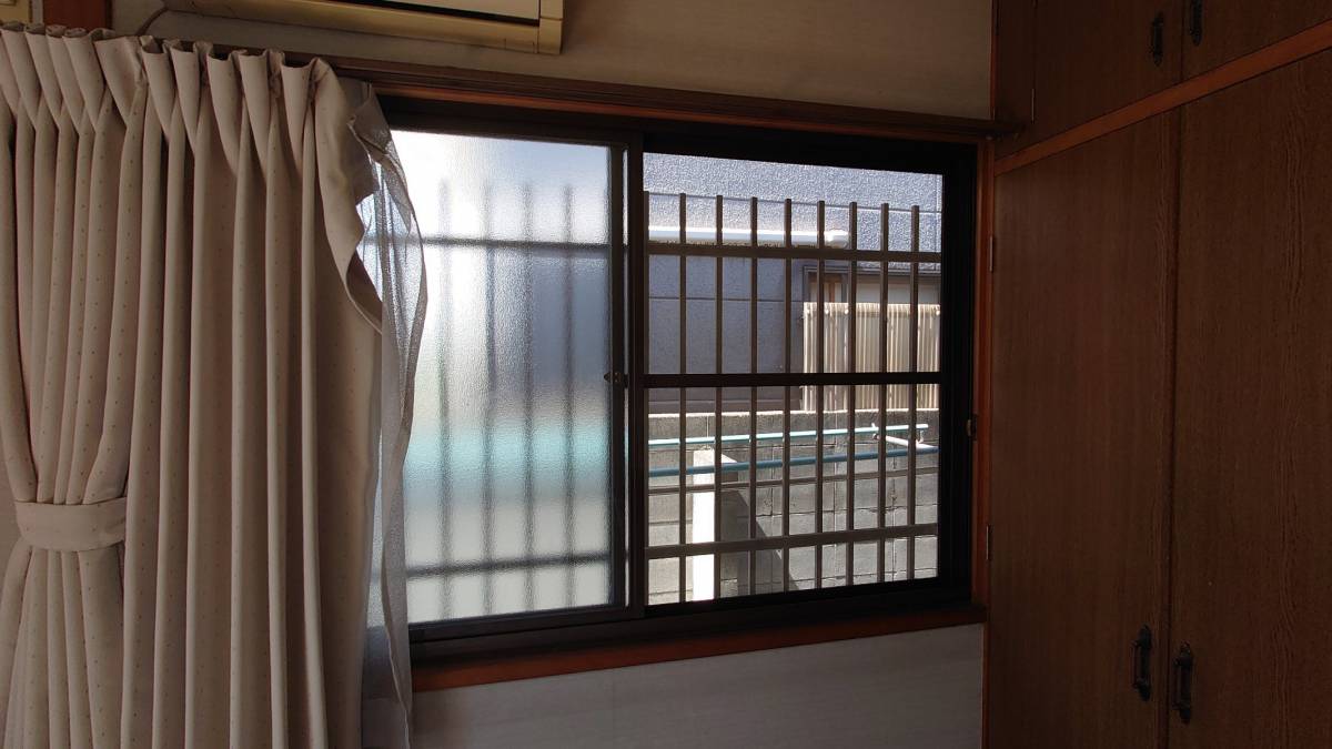 カワバタトーヨー住器の福山市K様宅　内窓工事の施工前の写真1