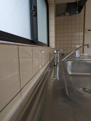 カワバタトーヨー住器の福山市 某様邸 キッチンコーキング補修工事の施工後の写真1