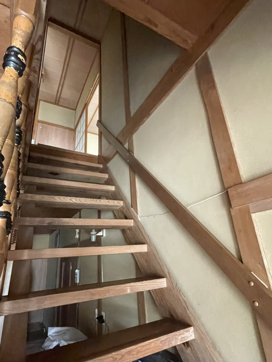 カワバタトーヨー住器の福山市新市町Y様邸 階段手摺工事の施工前の写真2