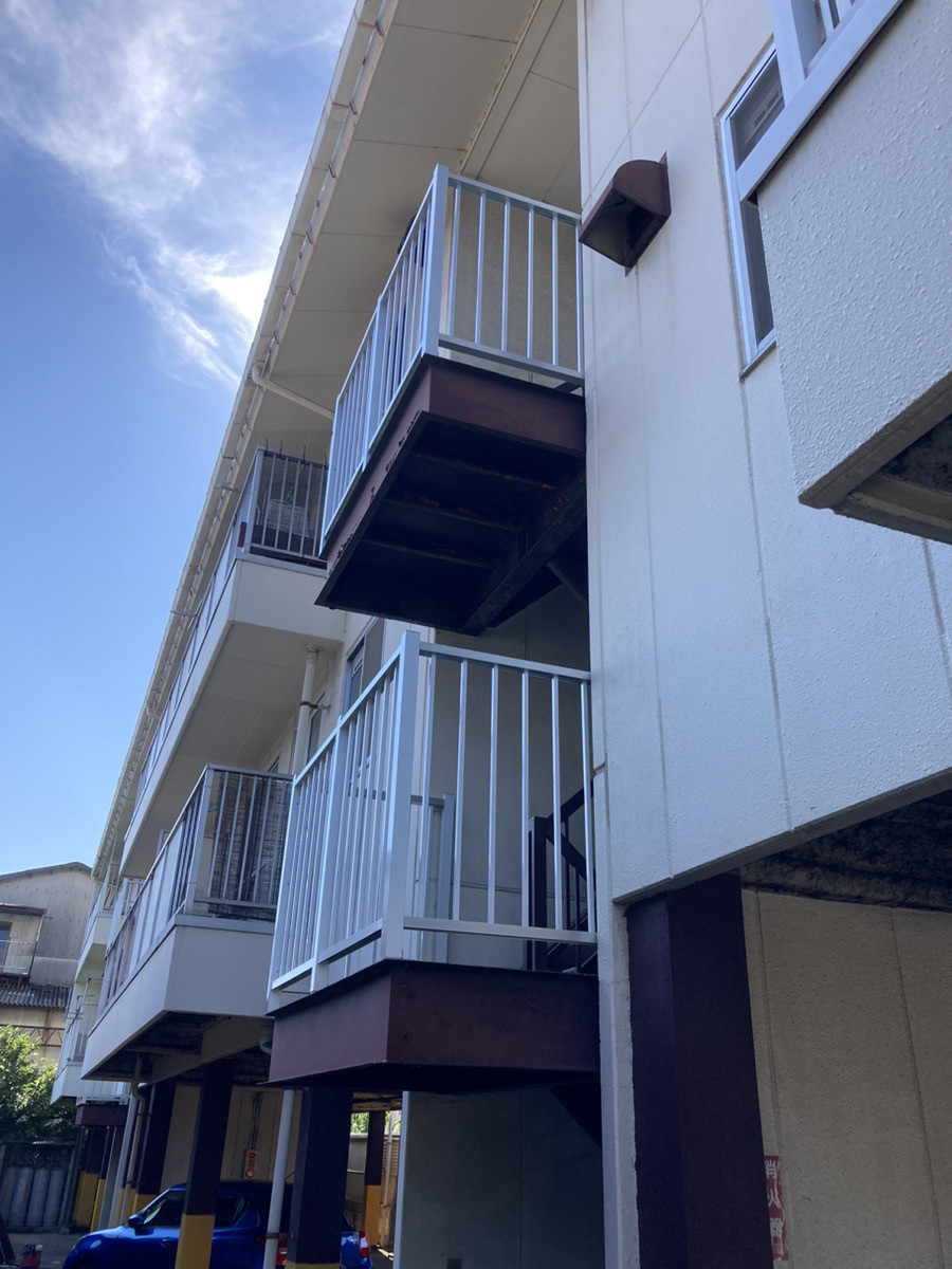 カワバタトーヨー住器の福山市 某マンション 手摺り工事の施工後の写真1