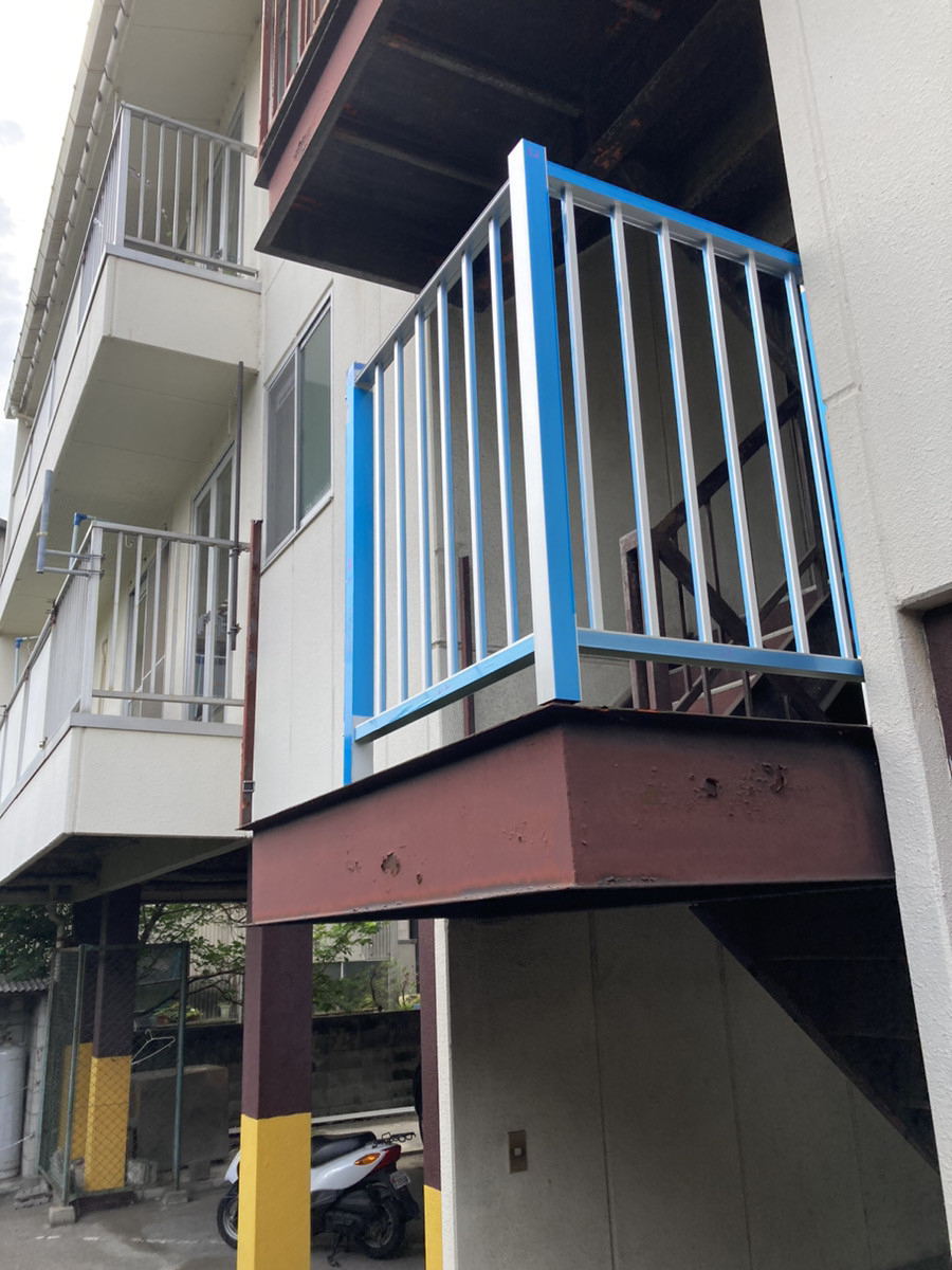 カワバタトーヨー住器の福山市 某マンション 手摺り工事の施工前の写真3