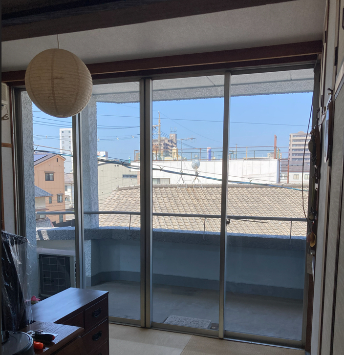 カワバタトーヨー住器の福山市地吹町 E様邸 補助金を活用した内窓(インプラス)工事の施工前の写真1