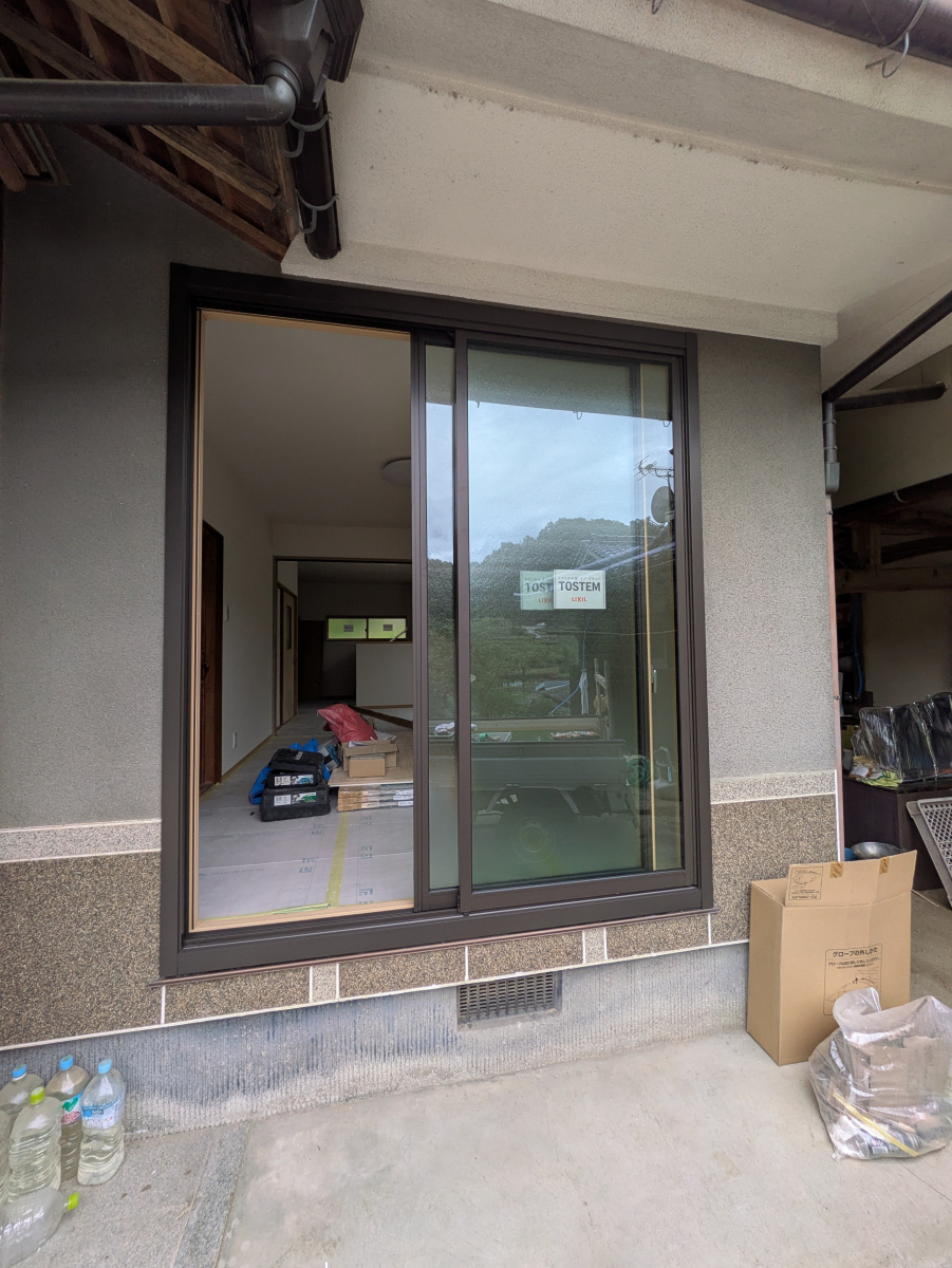 カワバタトーヨー住器の福山市新市町　補助金を活用した外窓(リプラス)工事の施工後の写真1