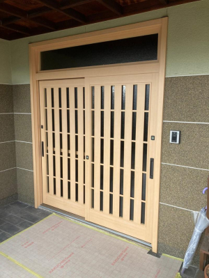 カワバタトーヨー住器の福山市K様邸　玄関リフォーム工事の施工後の写真1