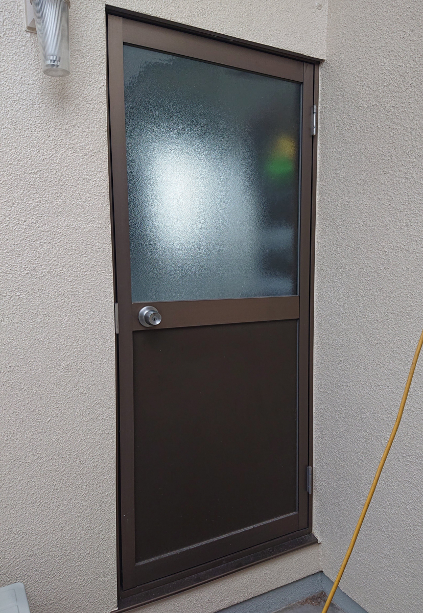 カワバタトーヨー住器の福山市　Y様邸　勝手口リフォーム工事の施工前の写真1
