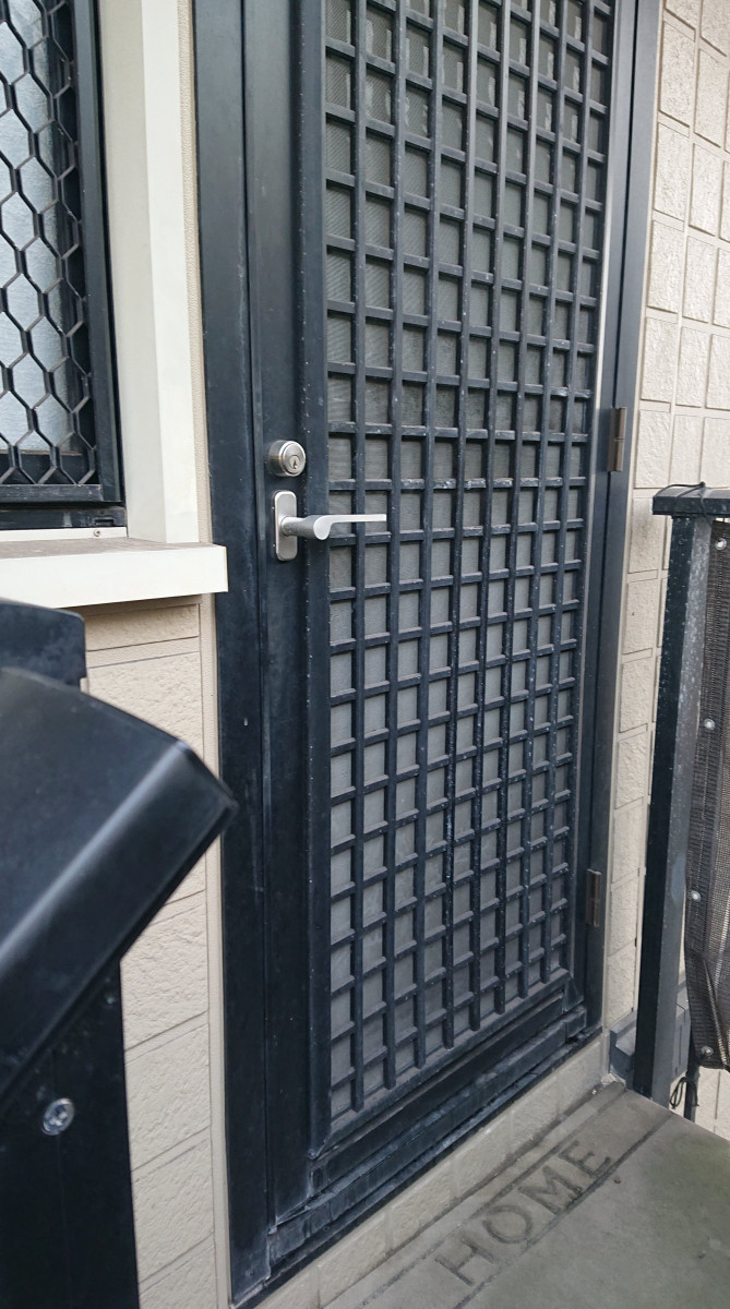 カワバタトーヨー住器の神辺町　Ｓ様邸　勝手口リシェント工事の施工前の写真1