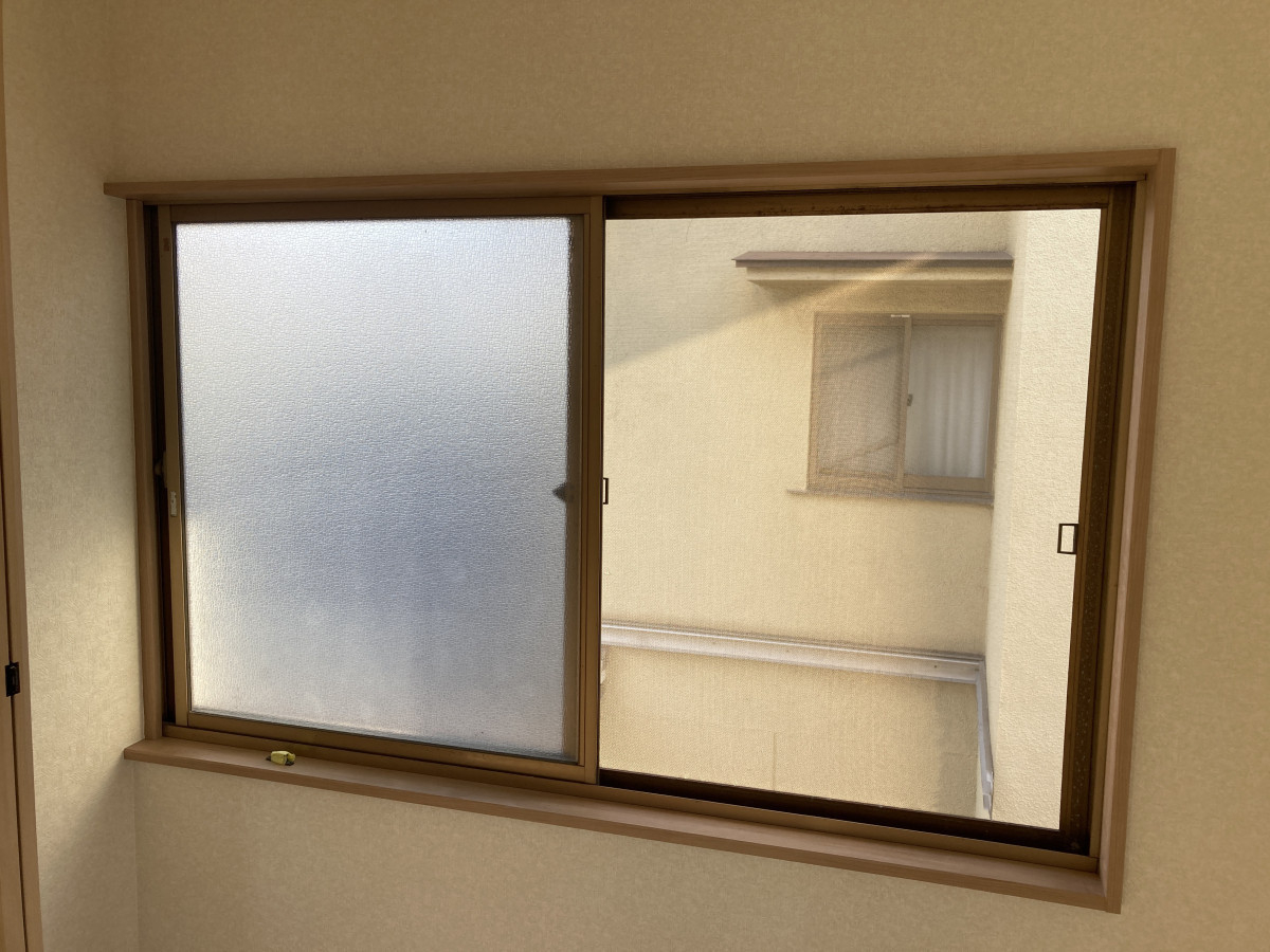 カワバタトーヨー住器の福山市　H様邸　インプラス（内窓）工事の施工前の写真1