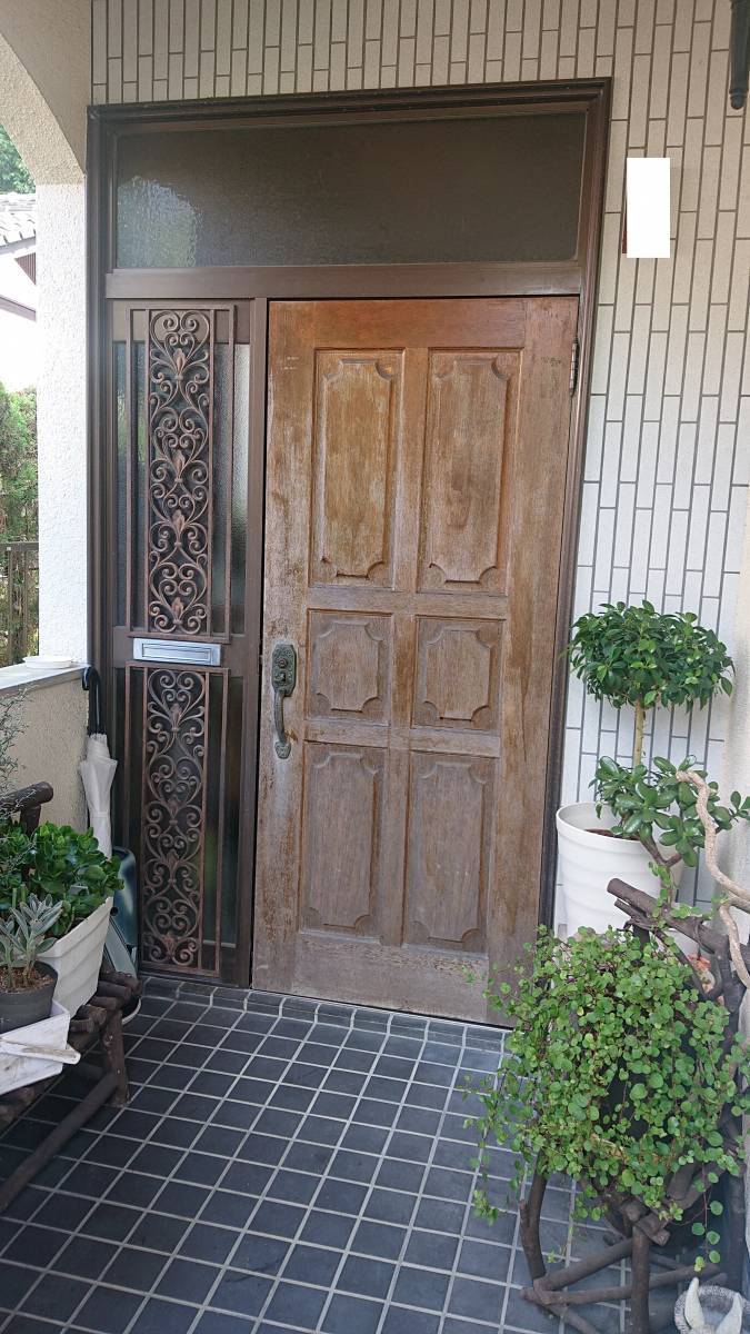 トータスエステートの広島市安佐北区　玄関ドア取替　リシェント玄関ドア３　防犯性アップの施工前の写真1