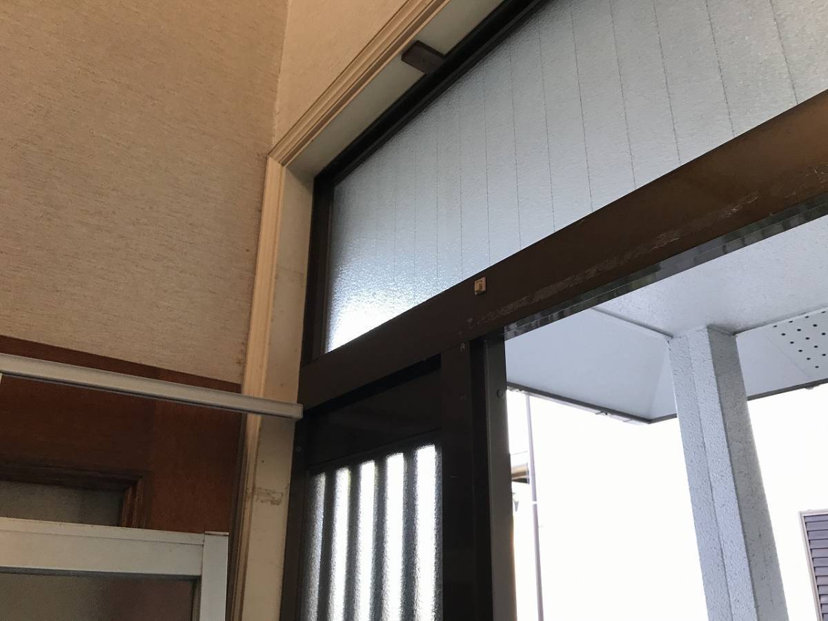 トータスエステートの広島県廿日市市　玄関収納網戸　しまえるんですの施工前の写真3