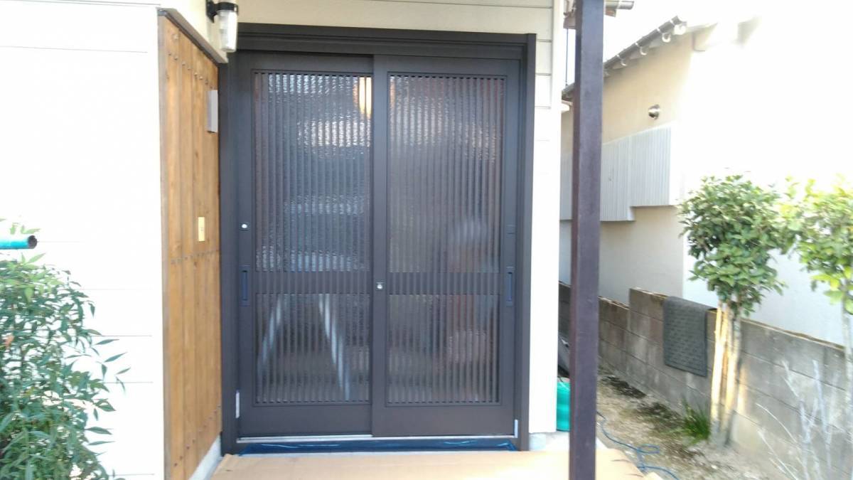トータスエステートの広島市安佐北区　リシェント玄関引戸２の施工後の写真1