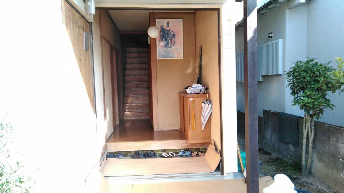 トータスエステートの広島市安佐北区　リシェント玄関引戸２の施工前の写真3