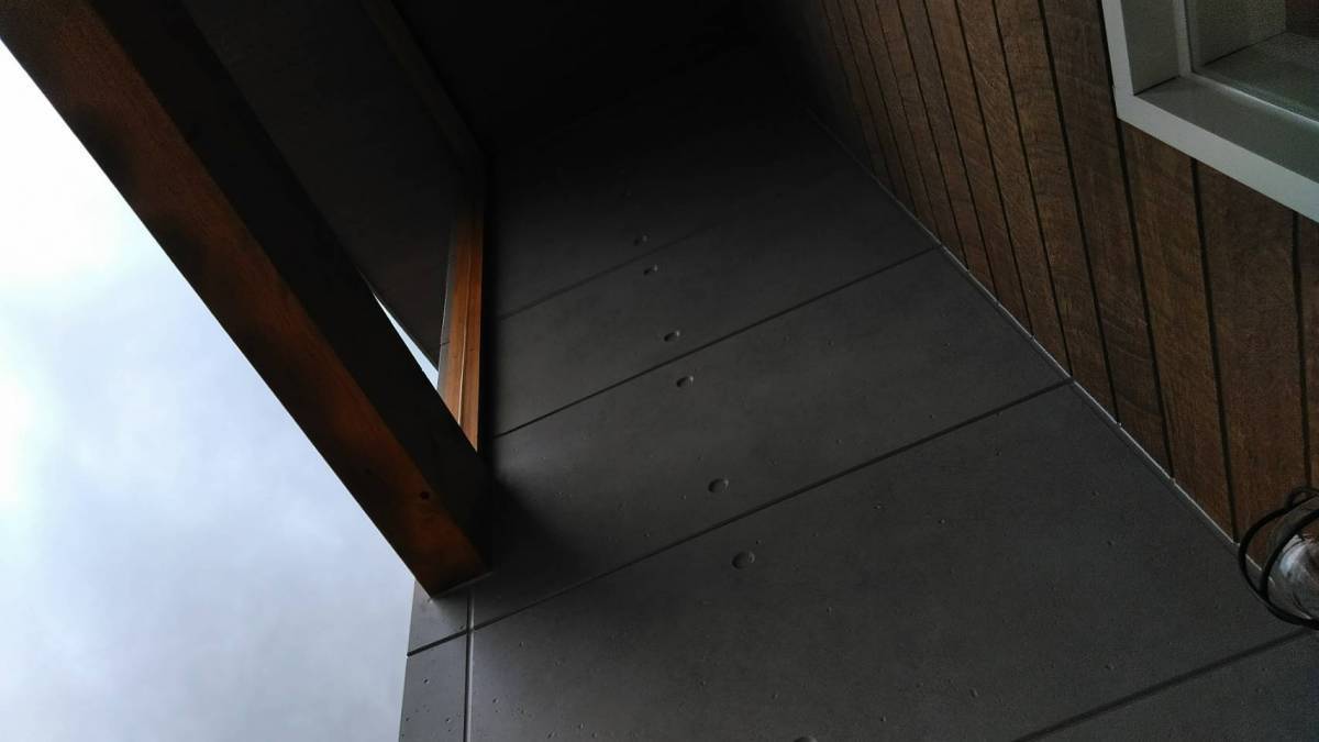 トータスエステートの庇　アルフィン　ＡＤ１Ｔ　シルバーの施工前の写真1