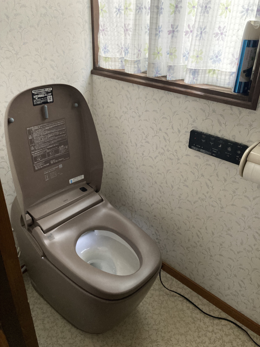 トータスエステートの🚽20年前のトイレから最新の“サティスG”に！の施工後の写真1