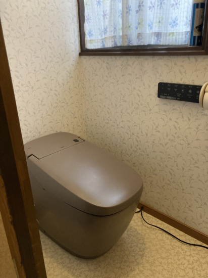 トータスエステートの🚽20年前のトイレから最新の“サティスG”に！施工事例写真1