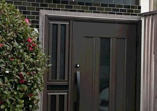 トータスエステートの広島市安佐北区（可部地区）玄関ドア取替工事施工事例写真1