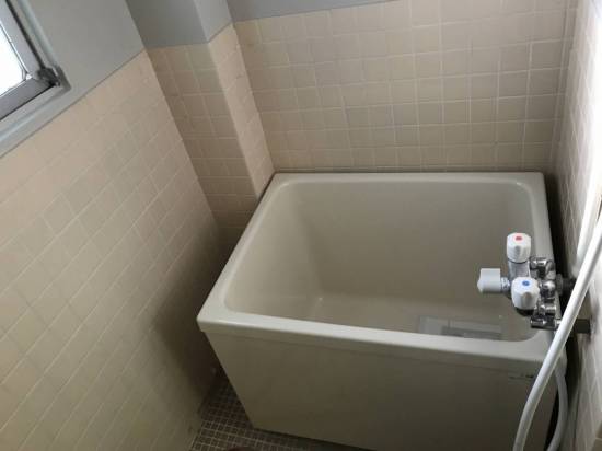 トータスエステートの浴室のリフォーム工事　単体浴槽　ポリエック施工事例写真1