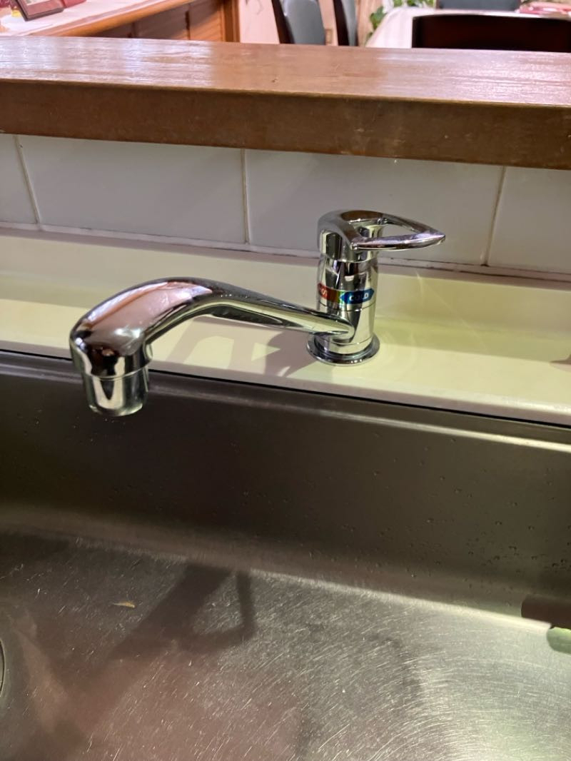 トータスエステートのキッチン水栓交換｜収納キャビネット内の水漏れ修理とリフォーム事例【広島市安佐北区】の施工後の写真1