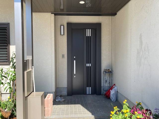 トータスエステートの玄関ドア取替工事の施工後の写真1