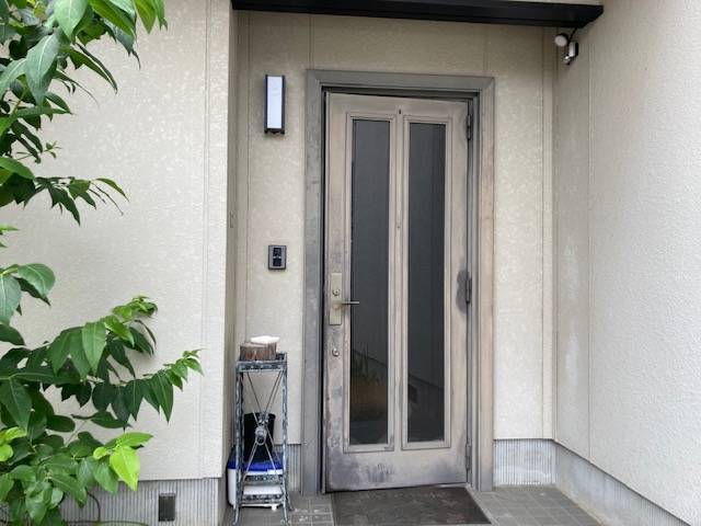 トータスエステートの玄関ドア取替工事の施工前の写真1