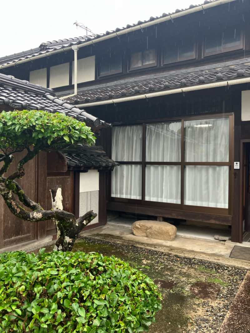トータスエステート 本店の縁側のカーテンを使いやすく快適に。オーダーレースとレール交換で上質なくつろぎ空間に【広島市安佐北区】の施工後の写真1