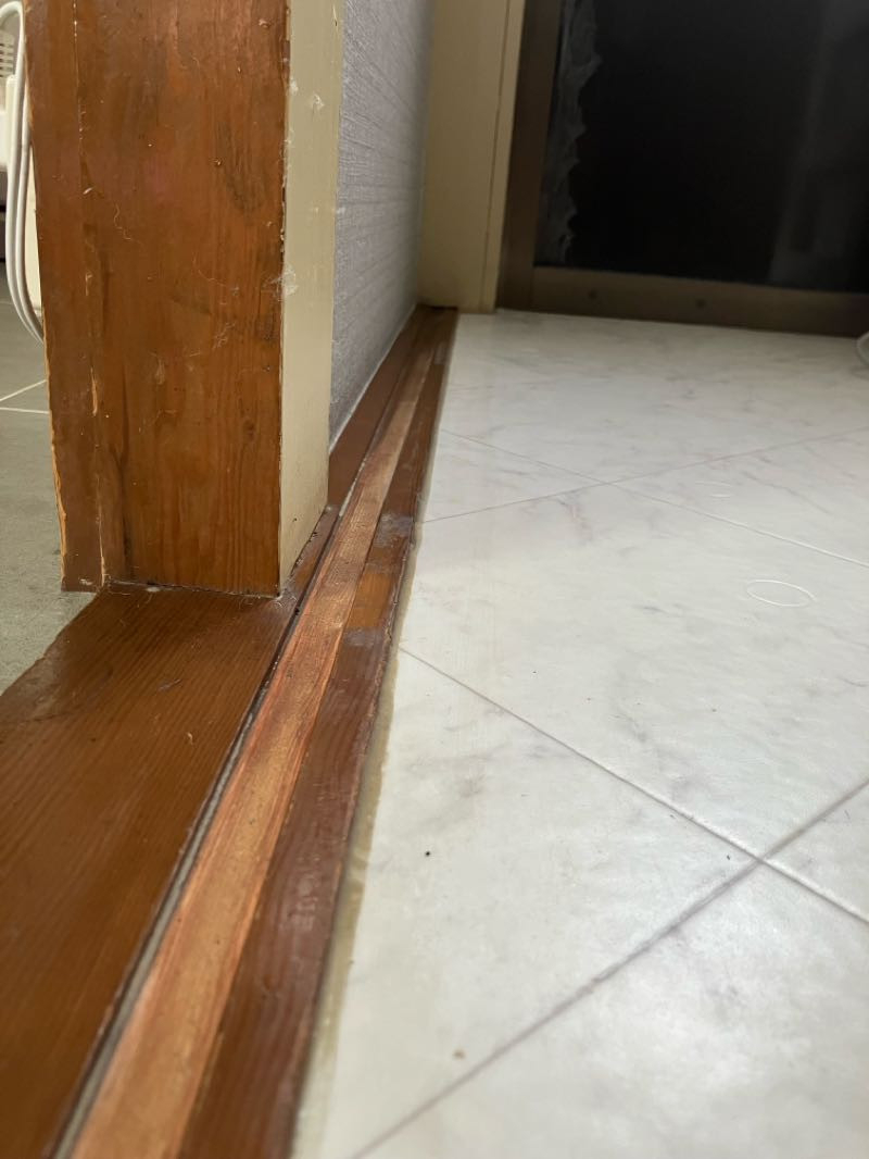 トータスエステート 本店の築30年戸建|引戸が軽く静かに!木製建具の動き改善リフォーム【広島市安佐北区】の施工前の写真1